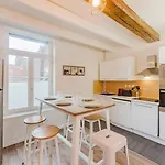 Vieux Lille: Bright, Functional Apartament Lille