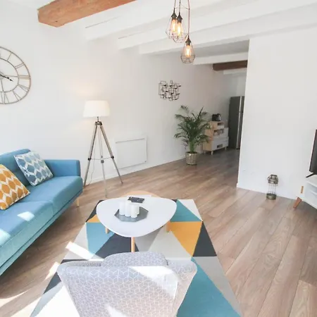 Vieux Lille: Bright, Functional Appartement *