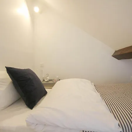 Appartement Vieux Lille: Bright, Functional *