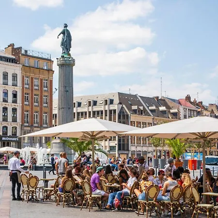 Vieux Lille: Bright, Functional * ليل