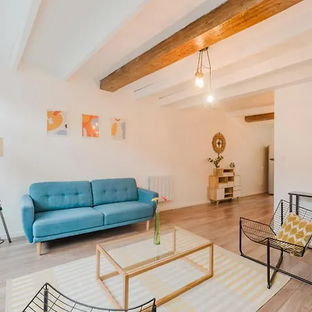 Vieux Lille: Bright, Functional Lägenhet