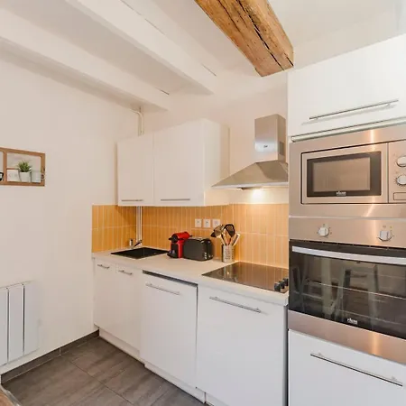 Vieux Lille: Bright, Functional Lägenhet *