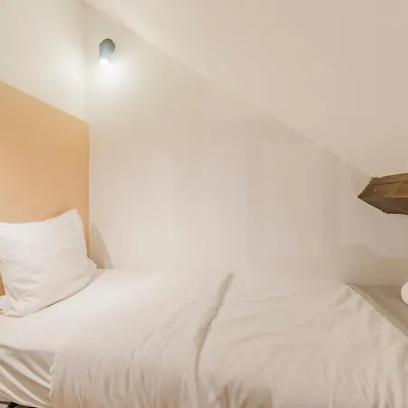 Vieux Lille: Bright, Functional Lägenhet